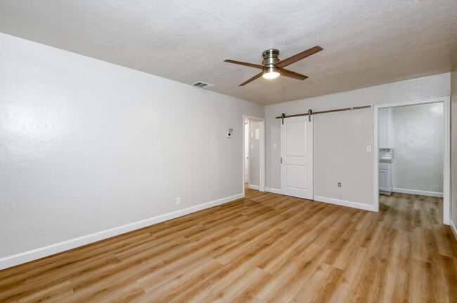 Photo - 326 E Dudley Ave