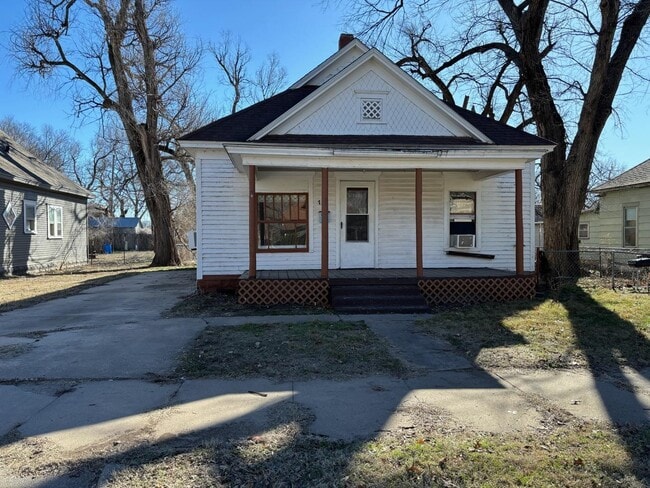 Building Photo - 711 E 6th Ave