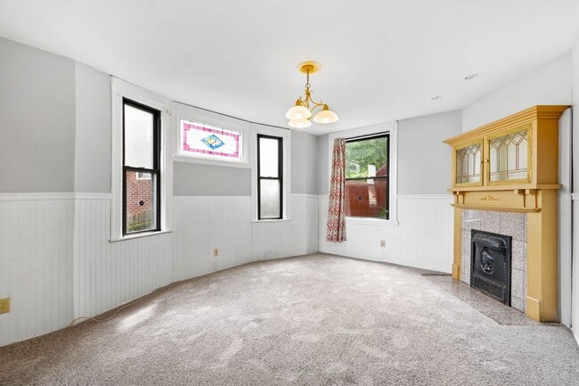 Photo - MOVE IN SPECIAL! SCORE HALF OFF 1ST MONTH'...