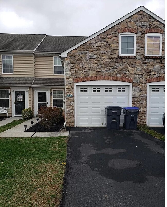 Photo - 428 Eisenhower Dr Townhome