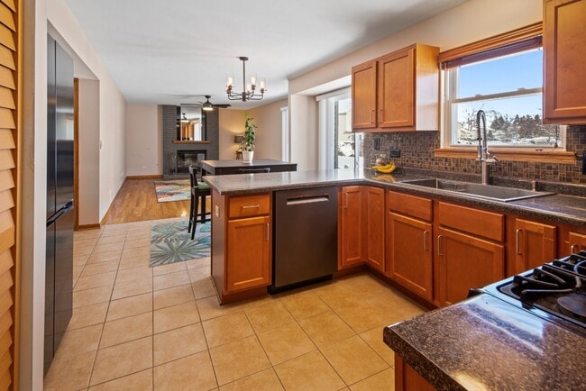 Photo - 4 Bed / 2.5 Bath Single-Family Home for Rent in Mundelein | Available ASAP