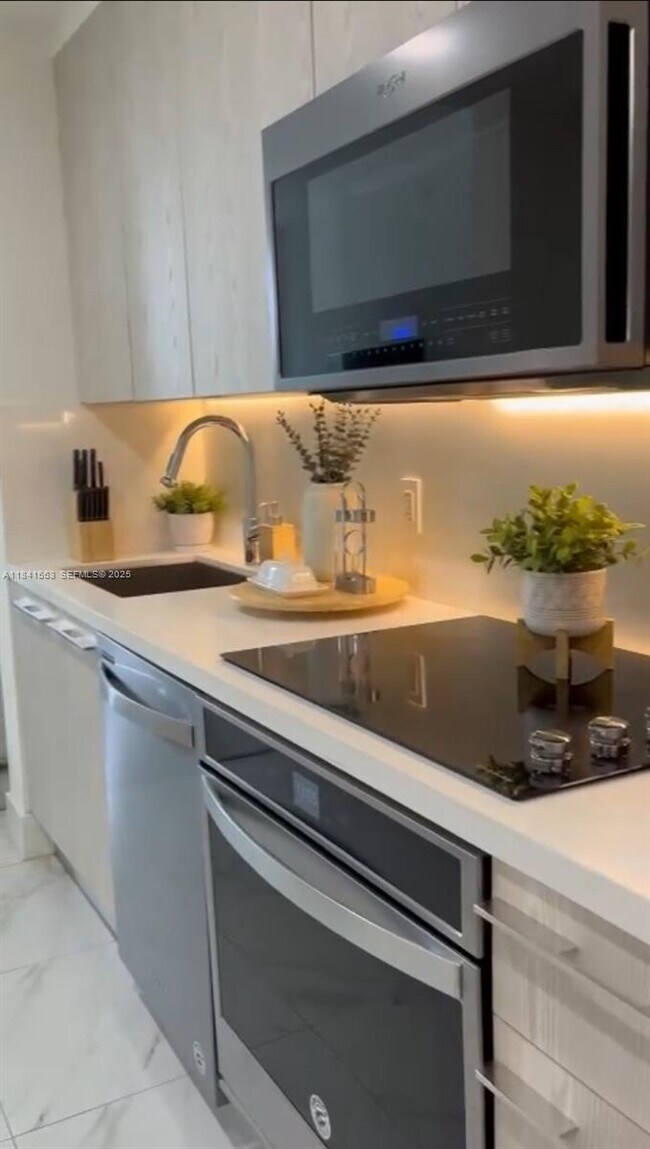 Photo - 2000 Metropica Wy Unit 208