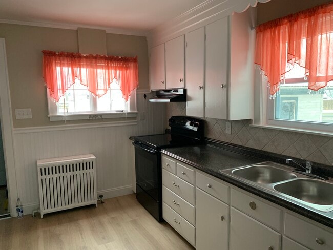 Photo - 8 Walnut St Unit First Floor