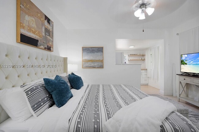 975 SW 10th St Unit 3