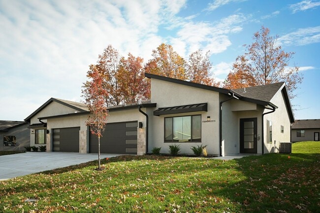 Building Photo - Stunning 2-bedroom, 2-bathroom, 2-car Town... Rental
