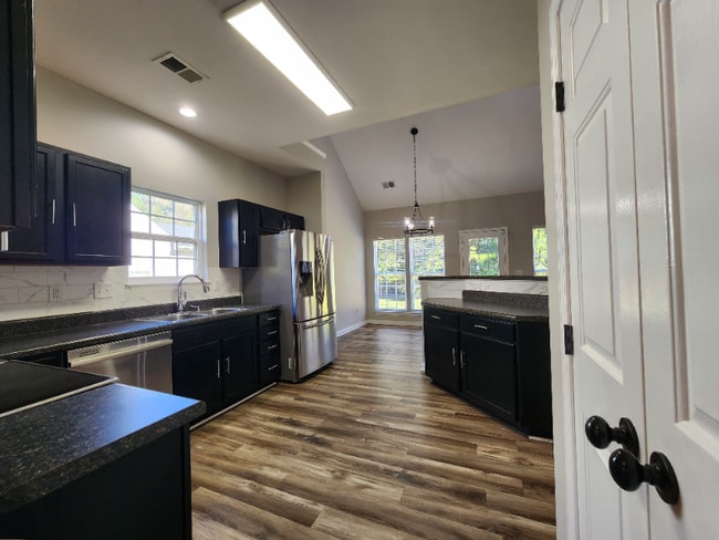 Photo - 383 Castleton Cir