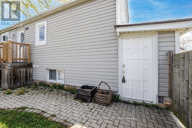 Photo - 1078 Eastmount Ave