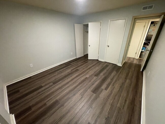 Photo - 3 bd 1.5 ba Condo