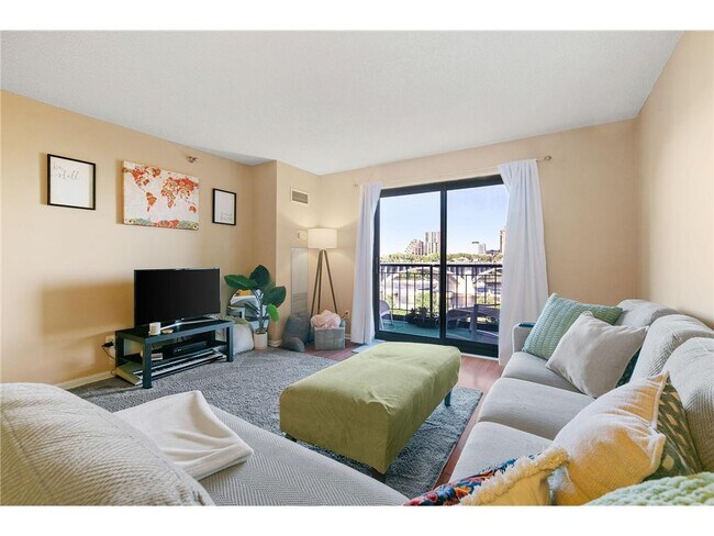 Building Photo - 401 S 1st St Unit 213