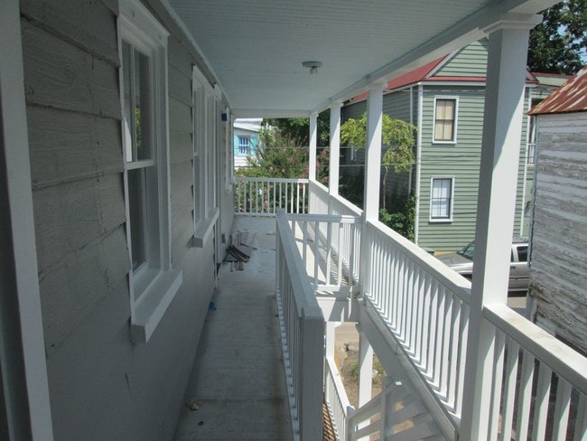 15 Sires St