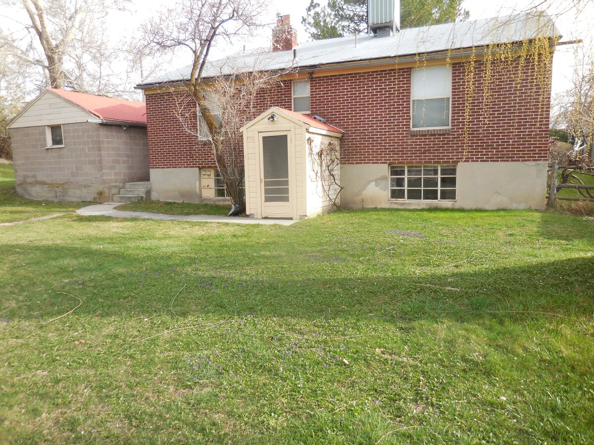 Photo - 977 E 5600 S Apartments