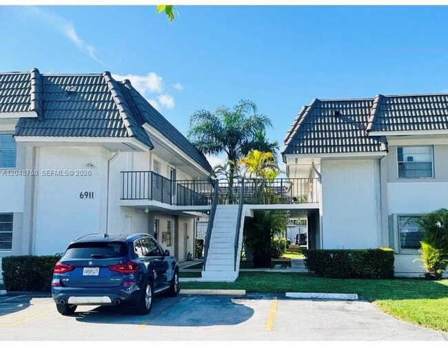 Building Photo - 6901 SW 129th Ave Unit 4