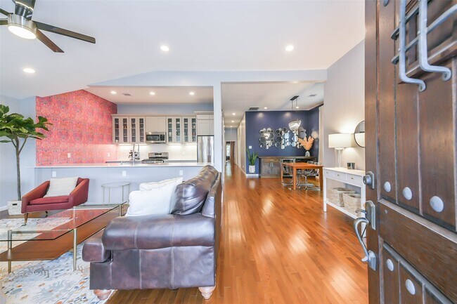 Photo - 213 N Hutcheson St