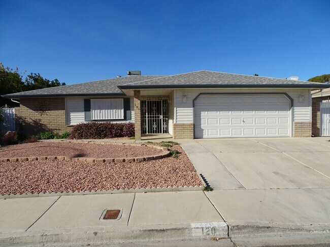 Beautiful Single Story 3 Bedroom Home - Beautiful Single Story 3 Bedroom Home