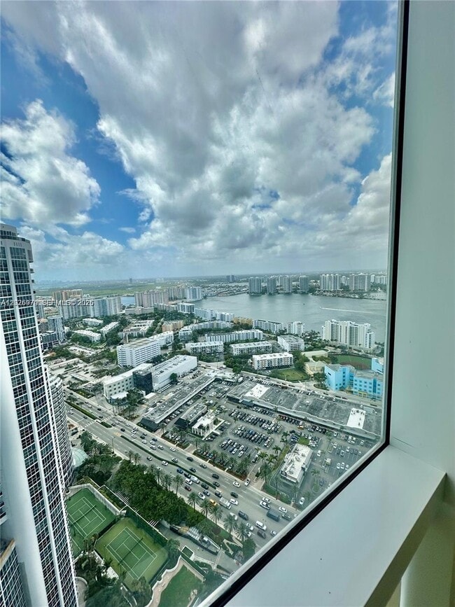 Photo - 18201 Collins Ave Unidad 5307