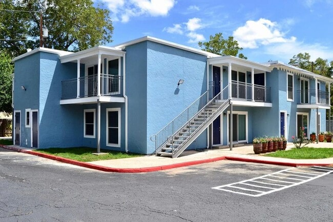 Photo - *Choose Your Special!* Spacious Fully Renovated 2-Bedroom Apartment in Alamo Heights ISD Unit 105