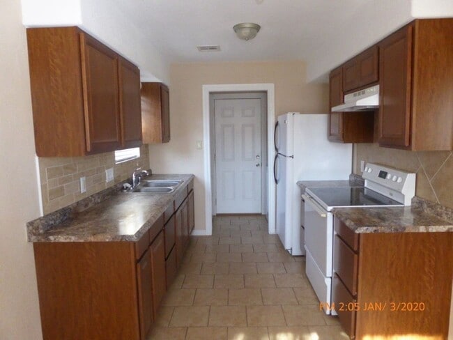 Photo - 111 NE Cimarron Trail