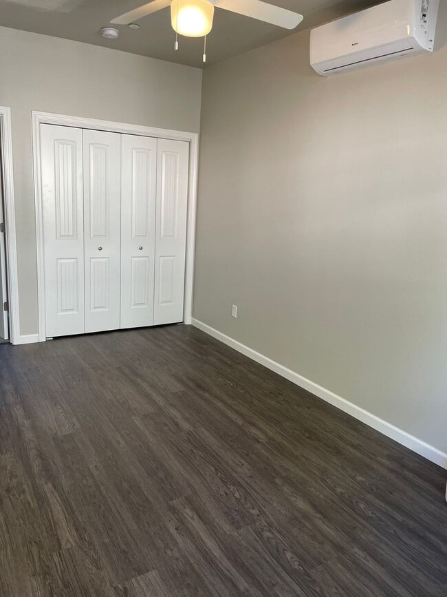 Photo - 485 E 6th St Unidad 2