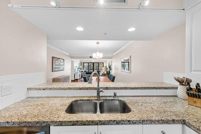 Photo - 1501 Marina Isle Way Unidad 305