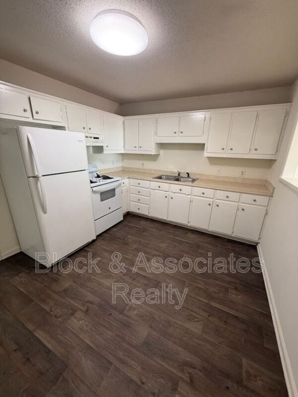 Photo - 120 W Presnell St Unit Apt C
