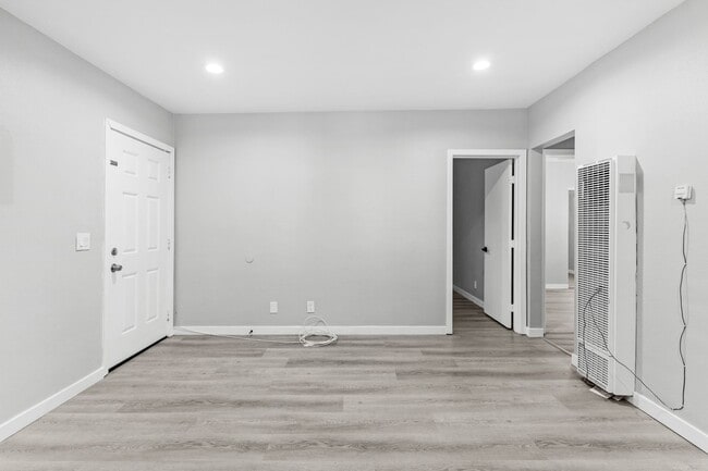 Photo - 113 S Lillie Ave Unidad 201-04