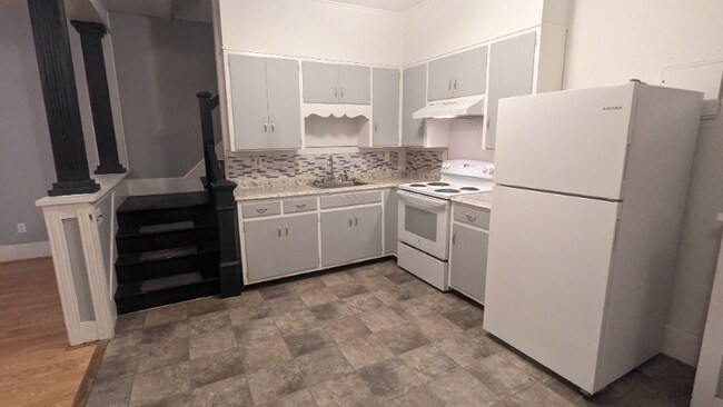 Photo - 170 Oak St Unit Apt 1