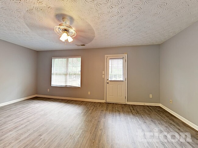 Photo - 418 Whippet St