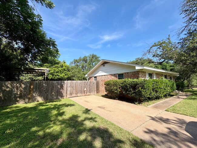 Photo - 3310 MacArthur Dr