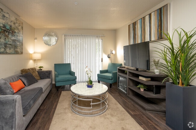 2BR, 2BA - 932SF