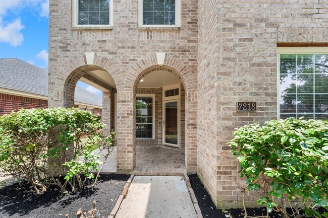 Photo - 7218 Broadelm Dr