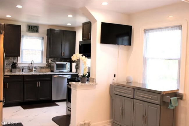 Photo - 1222 Castleton Rd