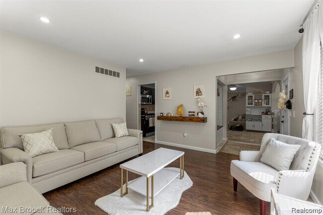 Photo - 43530 Westminister Way