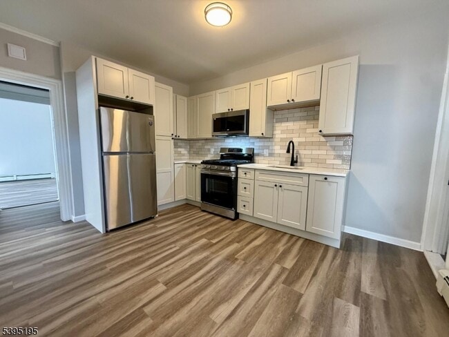 Building Photo - 84 Westervelt Pl