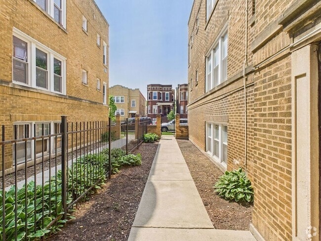 Building Photo - 4338 W Kamerling Ave Unit 2N Rental