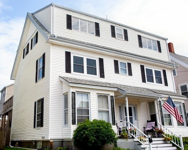 Building Photo - 43 Beacon St Unit 2