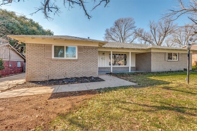 Photo - 4820 Briarwood Ln