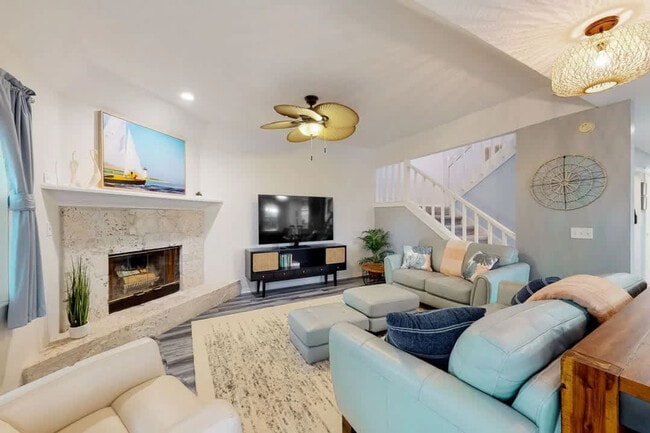 Building Photo - 317 Lindsey Ct Unit SI ID1526855P