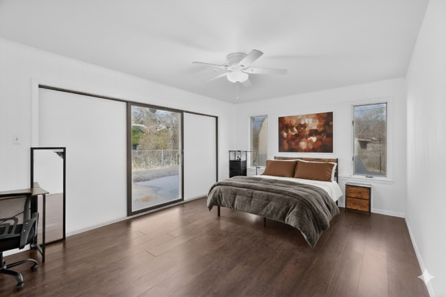 Photo - 404 Nottingham Dr