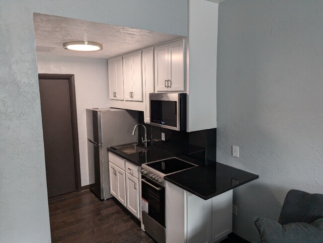 Photo - 5527 Howe St Unit 1