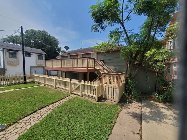 Building Photo - 1811 32nd St Unit Rear