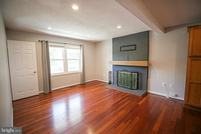 Photo - 13210 Nickleson Dr