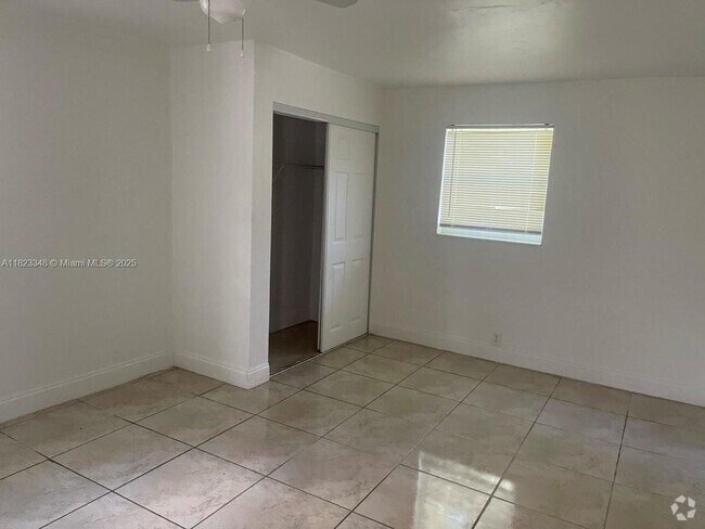 Building Photo - 2329 NE 173rd St Unit REAR Rental