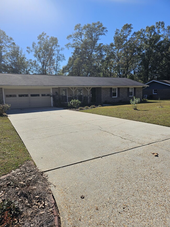 Photo - 900 Circleview Dr