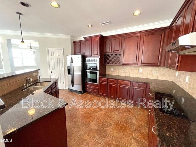 Photo - 359 Ashdale Dr