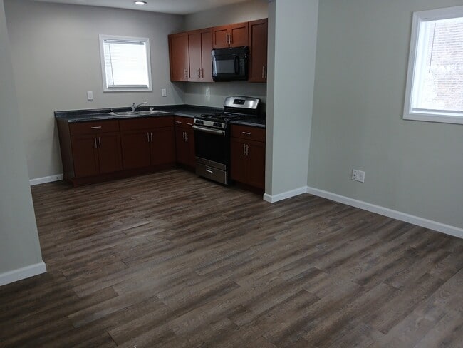 Photo - 50877 Michigan St