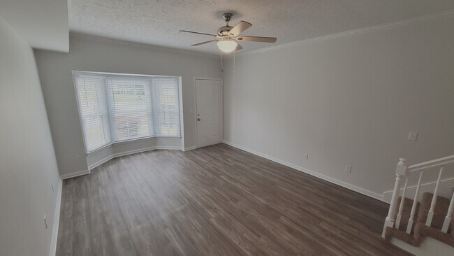 301 Hickory Pl