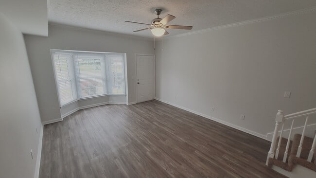 Photo - 301 Hickory Pl