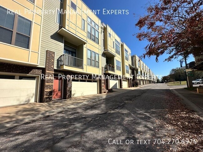 Charming 2BR/2.5BA Townhouse in Charlotte! - Charming 2BR/2.5BA Townhouse in Charlotte!