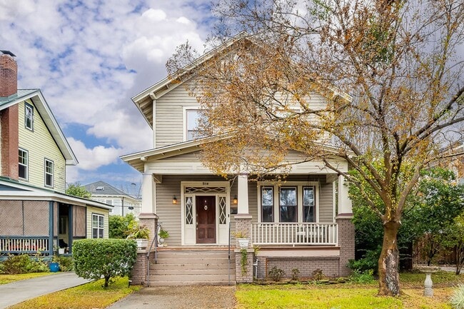 Building Photo - Beautiful Baldwin Park Craftsman home ready for move in!