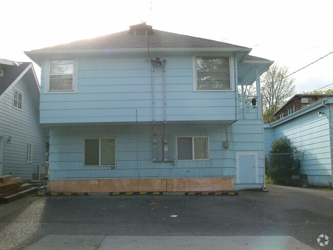 Bottom Unit - 1946 Emerald Alley Unit #1 Rental